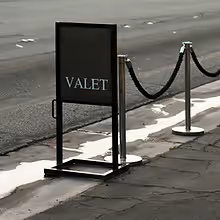 ESTACIONAMENTO COM VALET NO EDIFÍCIO AHEAD, onde fica a Ortolan Oftalmologia. ESTACIONAMENTO COM VALET NO EDIFÍCIO AHEAD, onde fica a Ortolan Oftalmologia.