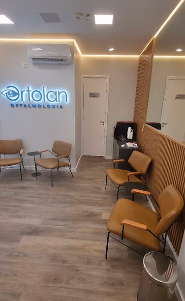 Visão de quem entra na Clínica Ortolan Oftalmologia