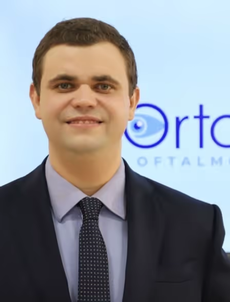 Dr. Lucca Ortolan Hansen atende as crianças de maneira lúdica e alegre. Dr. Lucca Ortolan Hansen atende as crianças de maneira lúdica e alegre.